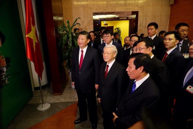 Lãnh đạo Việt Nam - Trung Quốc thăm triển lãm ảnh tại Hà Nội